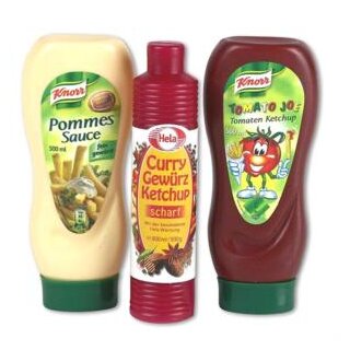 Ketchup und Mayo in Flaschen
