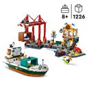 Hafen mit Frachtschiff