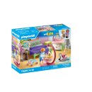 Schlafzimmer mit Babyspielecke