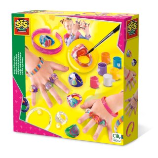 Ringe und Armbänder