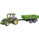 John Deere 5115M mit Bordwandanhänger