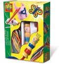 Strickpuppe und Wolle