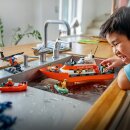 Rettungsboot der Küstenwache mit Hubschrauber