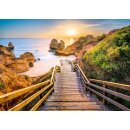 Holztreppe zum Praia do Camilo
