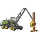 John Deere 1270G Harvester mit Baumstamm